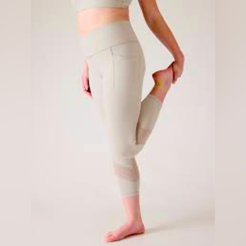 SALUTATION STASH HIGH RISE MESH 7/8 LEGGING. Size small. Pale pink.